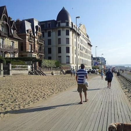 Un Chez Soi Bord De Mer Трувиль-сюр-Мер Экстерьер фото